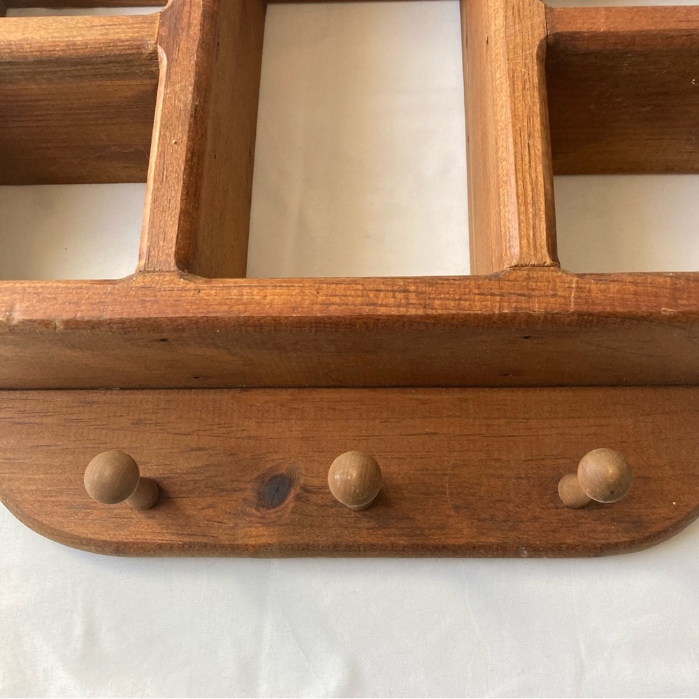 Vintage Wood Heart Cut Out Trinket Shelf w Pegs Country Farmhouse Cottage Decor - Picture 6 of 7